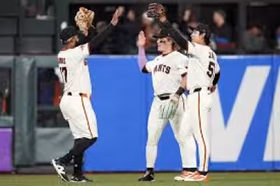 Giants - Dodgers: San Francisco’s 9-3 win turns heads with bizarre outfield celebration