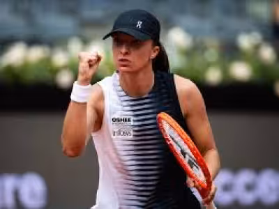 Swiatek storms into Italian Open semi-finals with Pegula rout